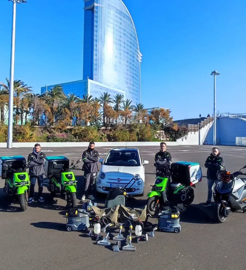 Equipo local de limpieza de sofás a domicilio en Madrid